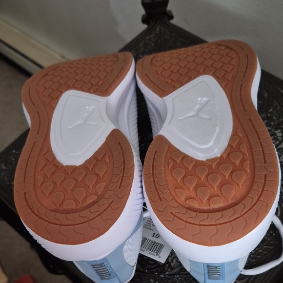 PUMA Women's White and Pink Sneakers - Picture 4 of 8